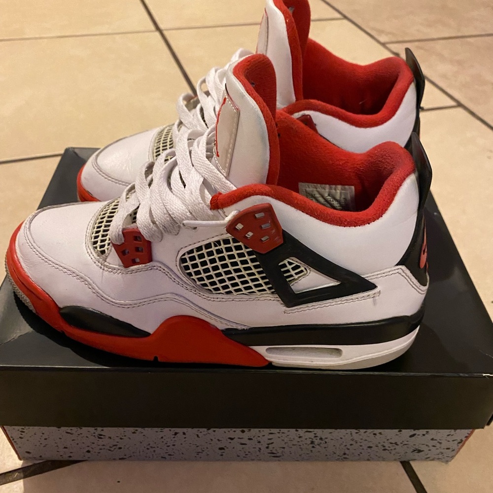 Jordan 4 Fire Reds. - Picture 2 of 5